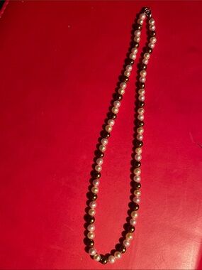 Classic high quality costume Pearl and Metallic Bead Necklace- White-roseGold